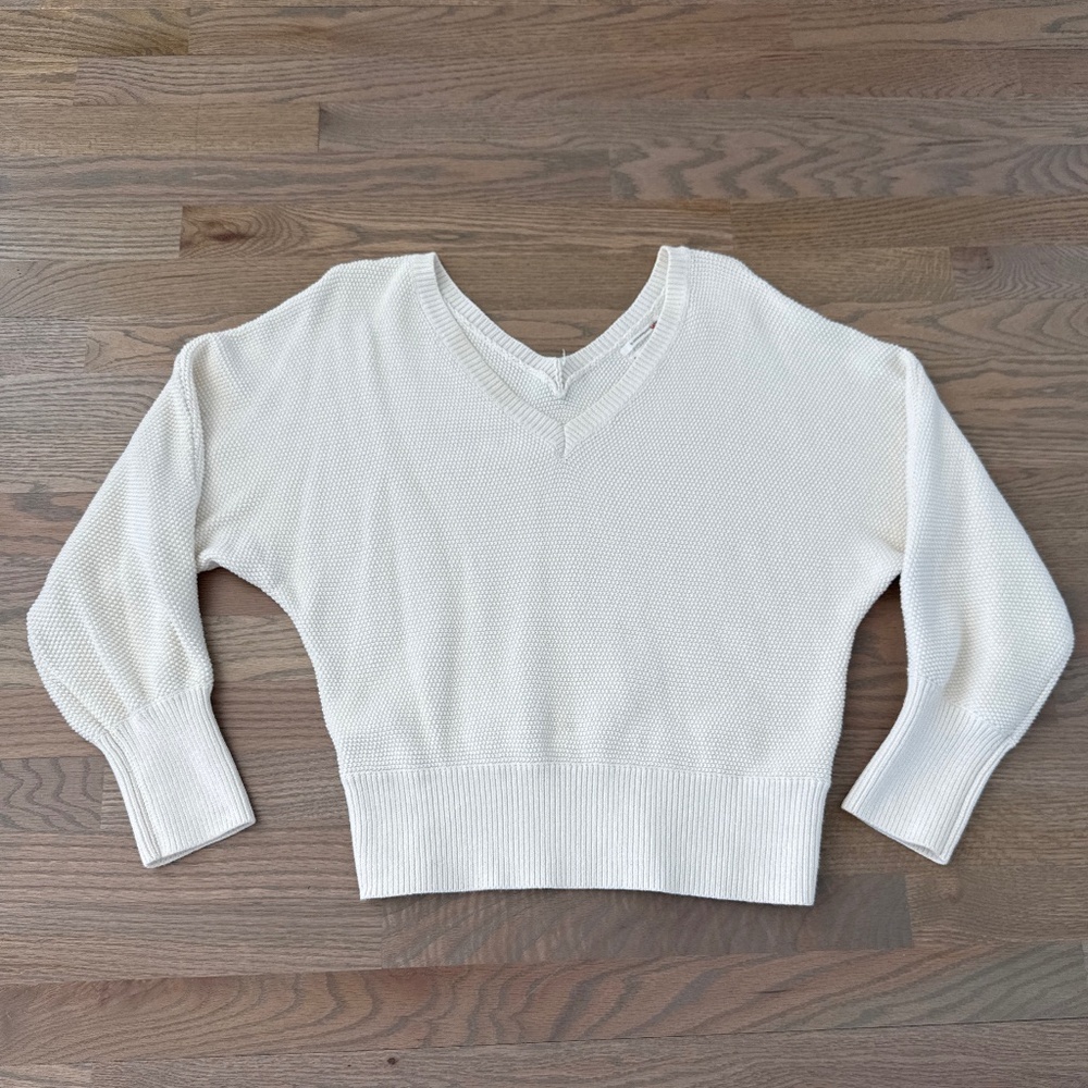 Anthropology off white V Neck Sweater Size M